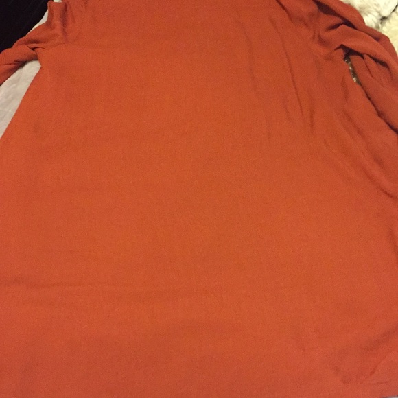 oversized, super cute, rust/orange top, - Picture 6 of 8